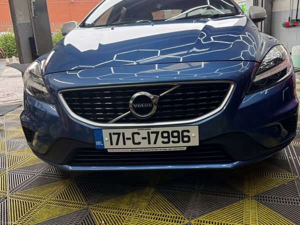Volvo V40 Hatchback, Diesel, 2017, Blue