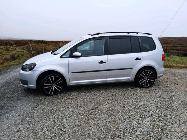Volkswagen Touran MPV, Diesel, 2011, Silver