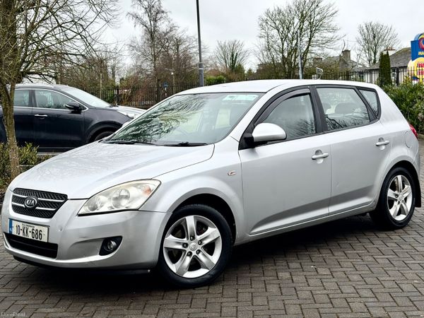 Kia Ceed Hatchback, Diesel, 2010, Silver
