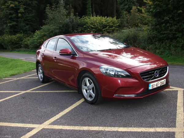 Volvo V40 Hatchback, Diesel, 2016, Red
