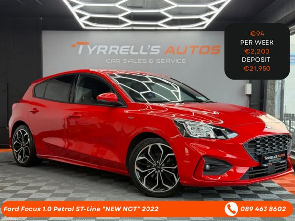 Ford Focus Hatchback, Petrol Hybrid, 2022, Red