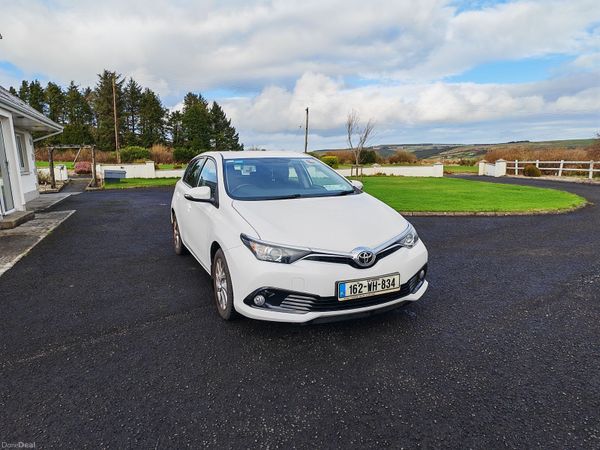 Toyota Auris MPV, Petrol, 2016, White