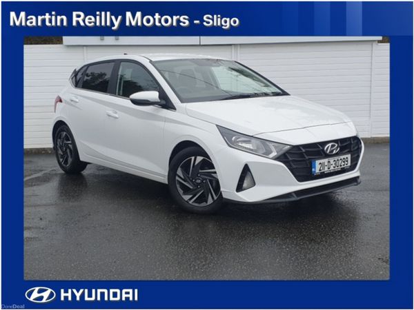 Hyundai i20 Hatchback, Petrol, 2021, White