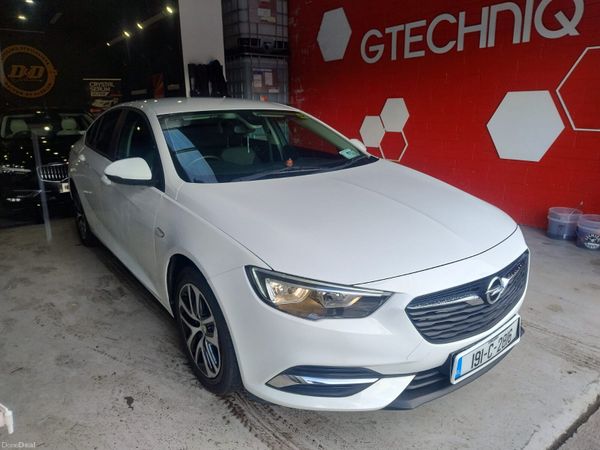 Opel Insignia Hatchback, Diesel, 2019, White