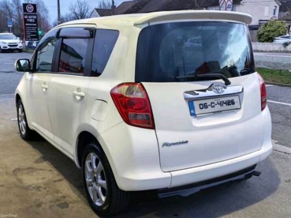 Toyota Ractis MPV, Petrol, 2006, White