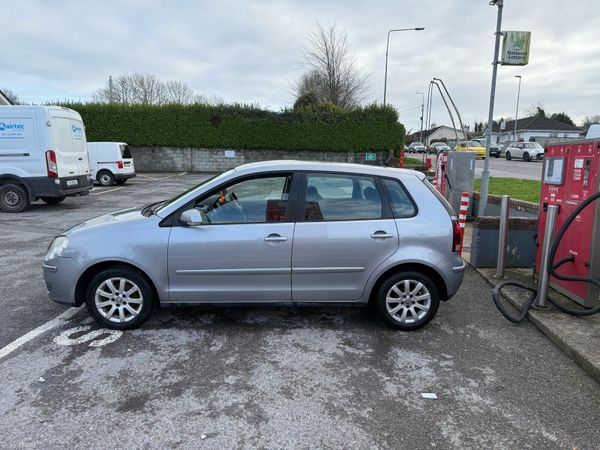 Volkswagen Polo Hatchback, Petrol, 2006, Silver