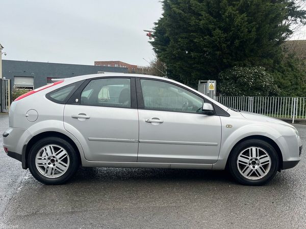 Ford Focus Hatchback, Petrol, 2005, Silver