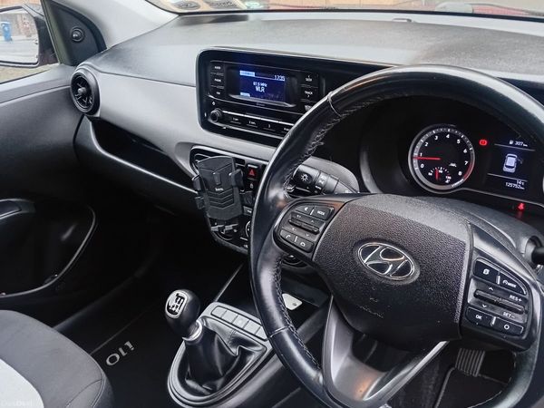 Hyundai i10 Hatchback, Petrol, 2021, Red