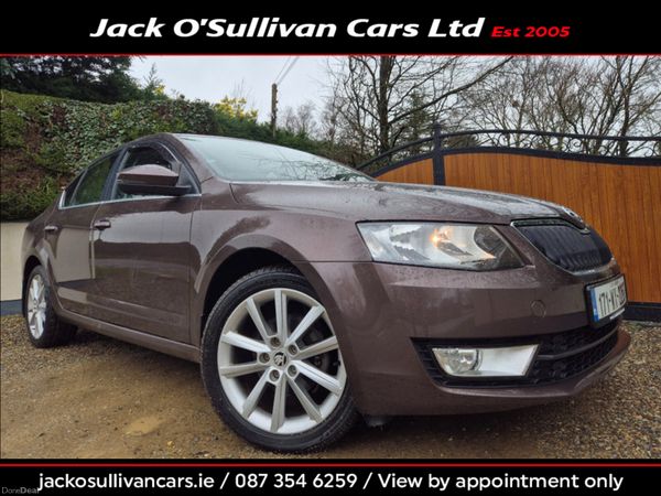 Skoda Octavia Saloon, Diesel, 2017, Brown
