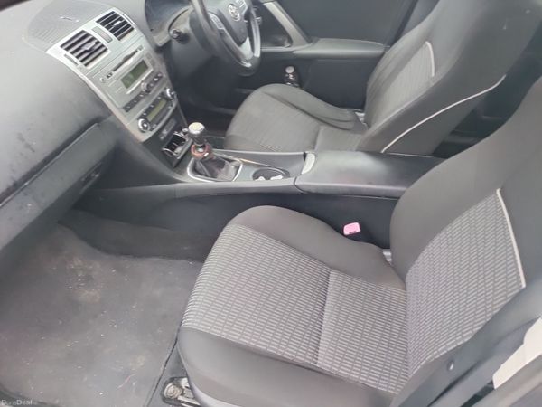 Toyota Avensis Saloon, Diesel, 2012, Silver