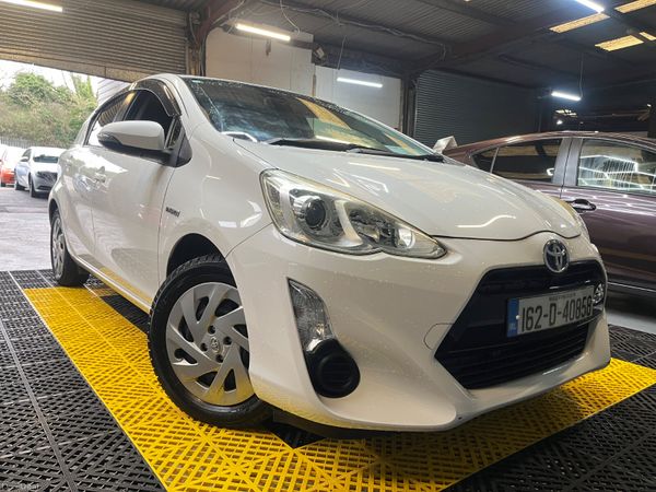 Toyota Aqua Hatchback, Petrol Hybrid, 2016, White