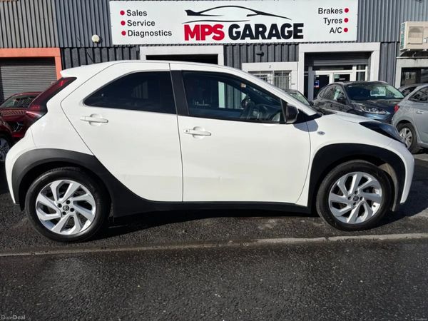Toyota Aygo Hatchback, Petrol, 2022, White