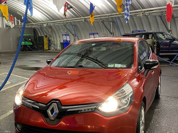 Renault Clio Hatchback, Petrol, 2014, Red
