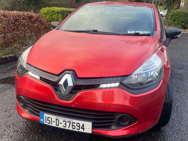 Renault Clio Hatchback, Petrol, 2015, Red