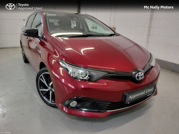 Toyota Auris MPV, Petrol Hybrid, 2018, Red