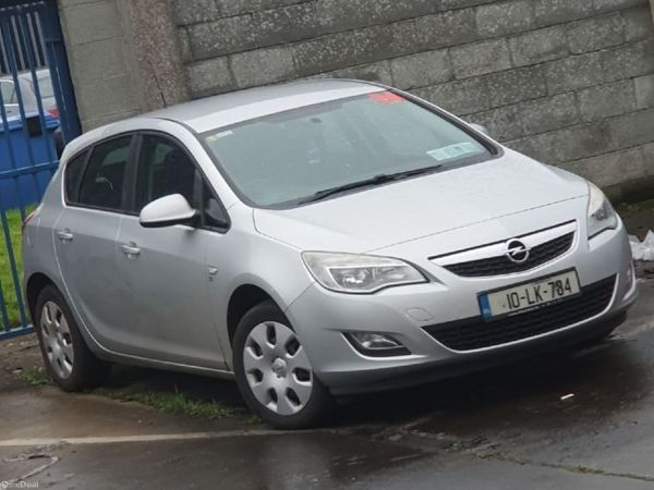 Opel Astra Hatchback, Petrol, 2010, Silver
