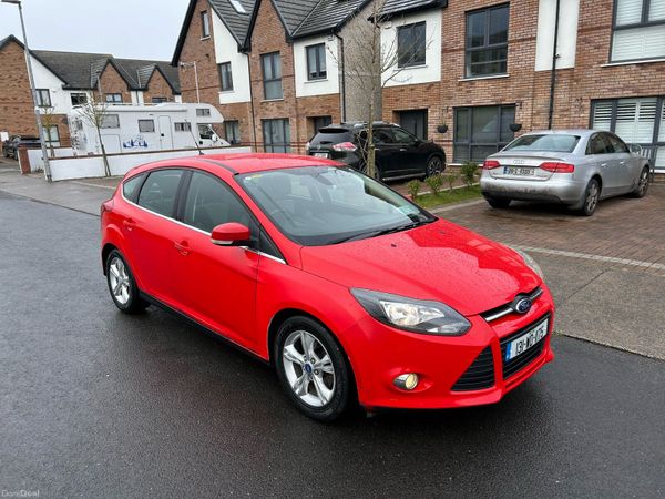 Ford Focus Hatchback, Petrol, 2013, Red