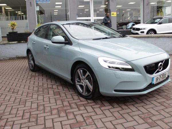 Volvo V40 Hatchback, Diesel, 2018, Blue