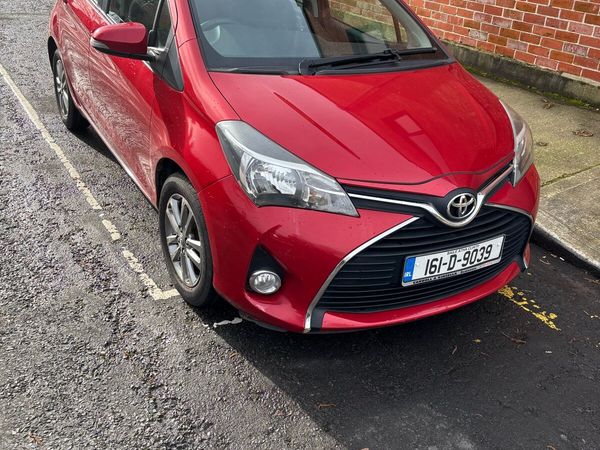 Toyota Yaris Hatchback, Petrol, 2016, Red