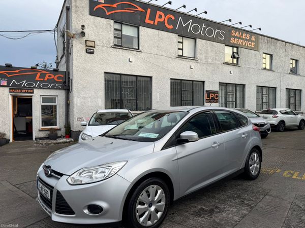 Ford Focus Hatchback, Petrol, 2011, Silver