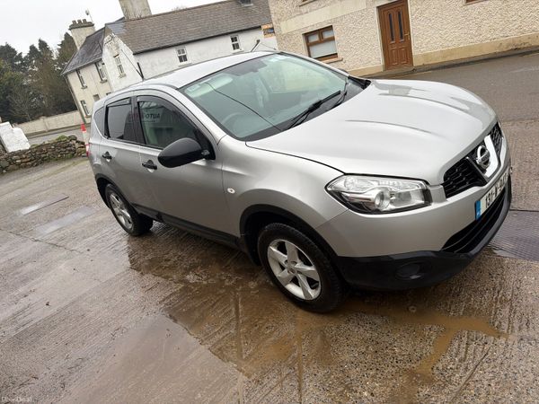 Nissan Qashqai Hatchback, Diesel, 2013, Grey