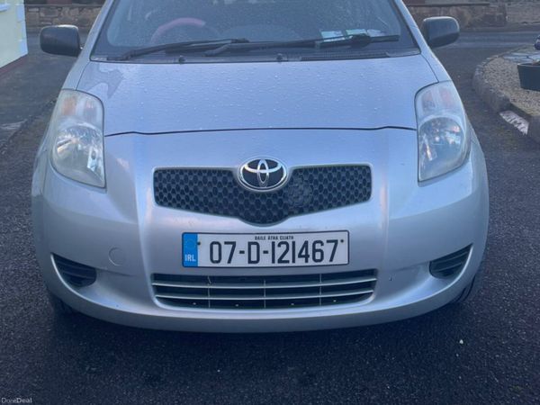 Toyota Yaris Hatchback, Petrol, 2007, Silver