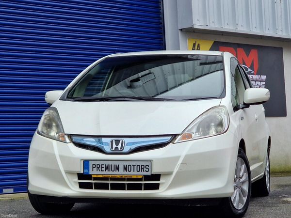 Honda Fit Hatchback, Petrol Hybrid, 2013, White