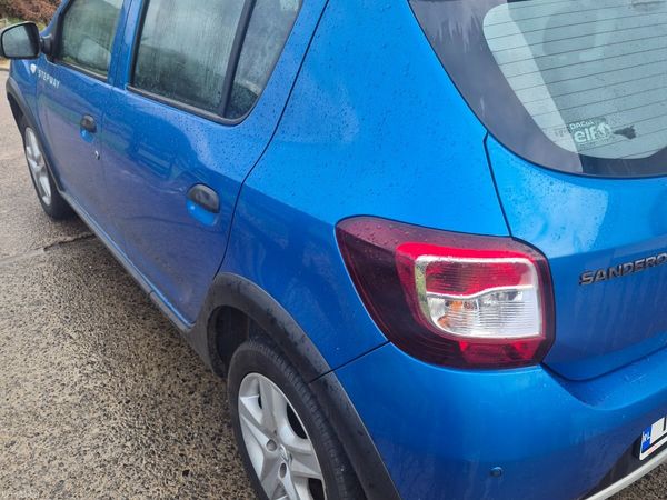 Dacia Sandero Stepway Hatchback, Diesel, 2015, Blue
