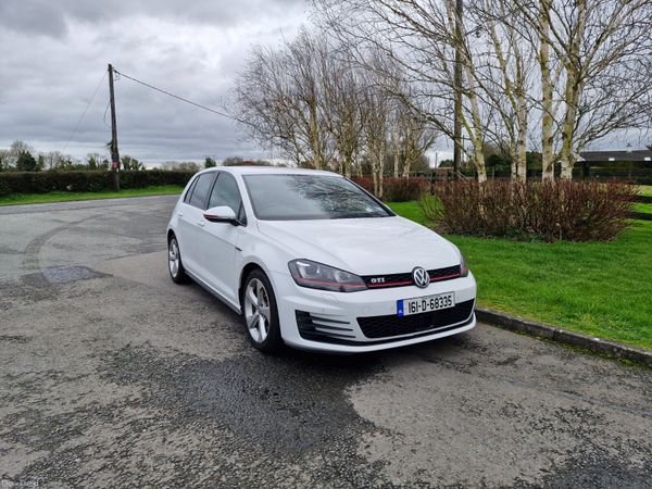Volkswagen Golf Hatchback, Petrol, 2016, White