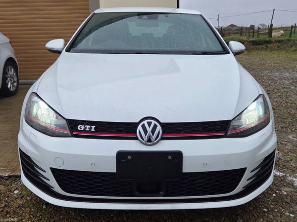 Volkswagen Golf Hatchback, Petrol, 2015, White
