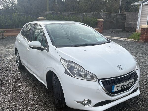 Peugeot 208 Hatchback, Petrol, 2017, White