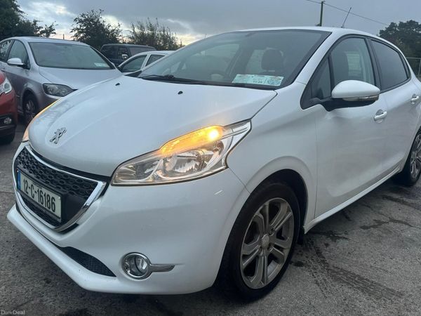 Peugeot 208 Hatchback, Petrol, 2012, White