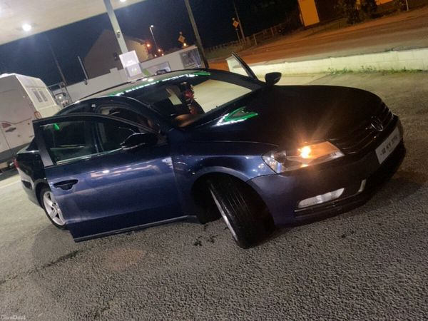 Volkswagen Passat Saloon, Diesel, 2012, Blue