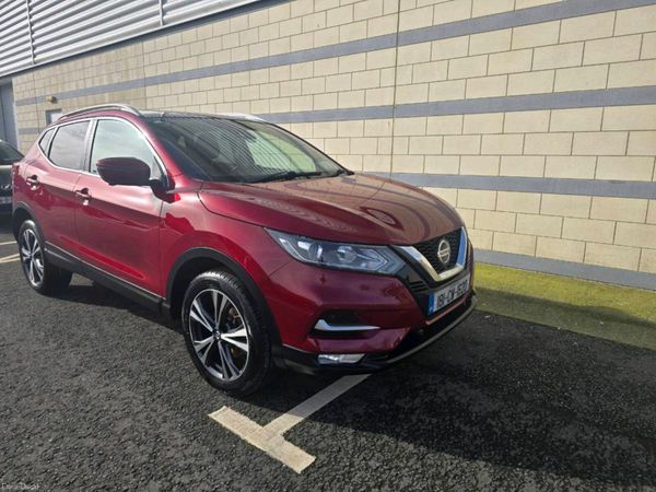 Nissan Qashqai Hatchback, Diesel, 2018, Red