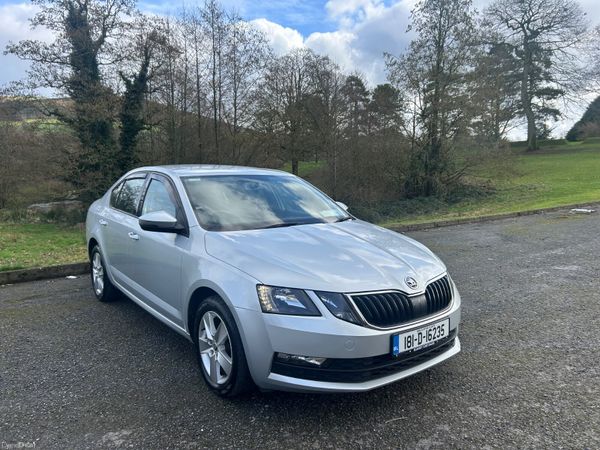 Skoda Octavia Saloon, Diesel, 2018, Grey