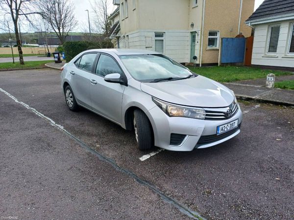 Toyota Corolla Saloon, Diesel, 2014, Silver
