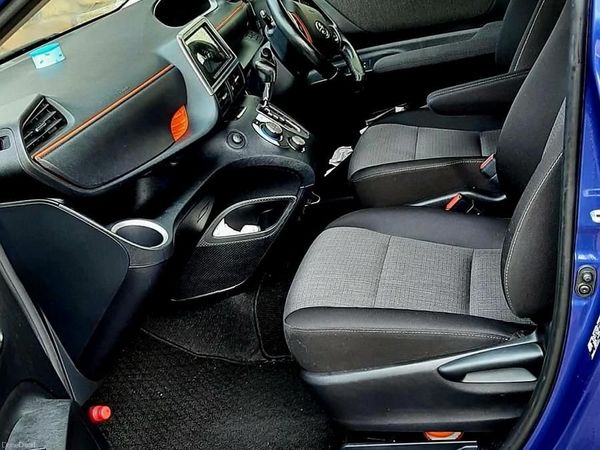 Toyota Sienta MPV, Petrol Hybrid, 2021, Blue