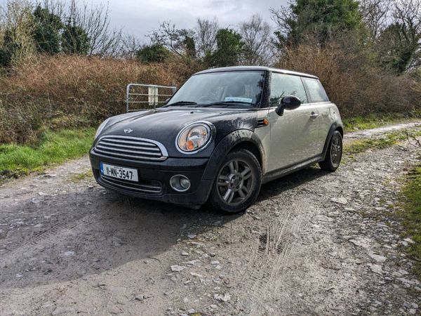 Mini Cooper Hatchback, Petrol, 2011, White
