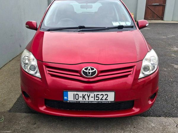 Toyota Auris Hatchback, Petrol, 2010, Red