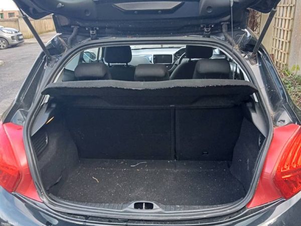 Peugeot 208 Hatchback, Petrol, 2013, Black