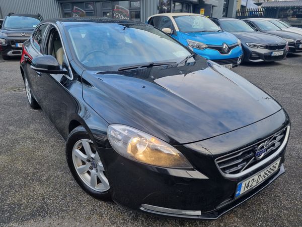 Volvo V40 Hatchback, Diesel, 2014, Black