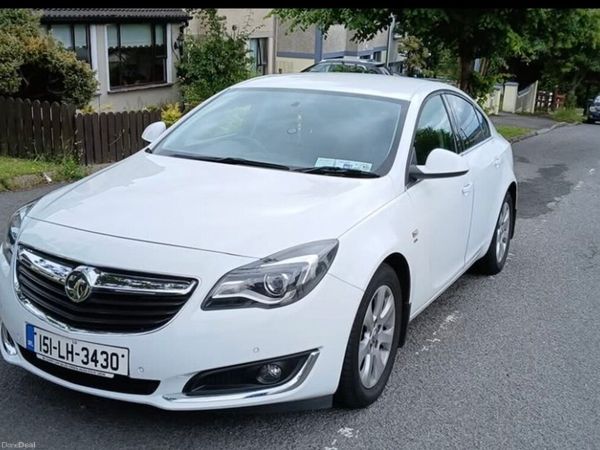 Vauxhall Insignia Hatchback, Diesel, 2015, White