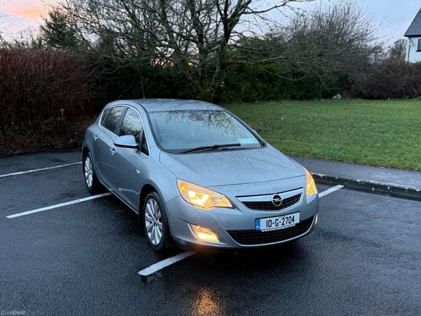Opel Astra Hatchback, Petrol, 2010, Silver