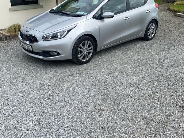 Kia Ceed Hatchback, Petrol, 2014, Silver