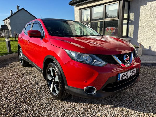 Nissan Qashqai Hatchback, Diesel, 2016, Red