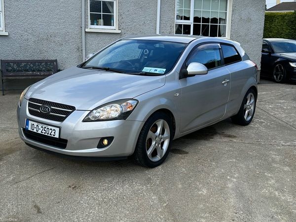 Kia Ceed Hatchback, Diesel, 2010, Silver