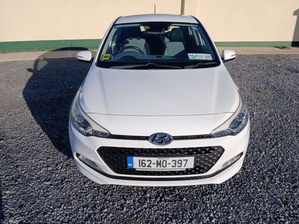 Hyundai i20 Hatchback, Petrol, 2016, White