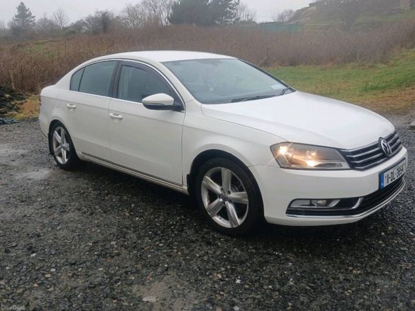 Volkswagen Passat Saloon, Diesel, 2011, White