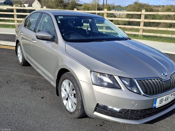Skoda Octavia Saloon, Diesel, 2018, Grey