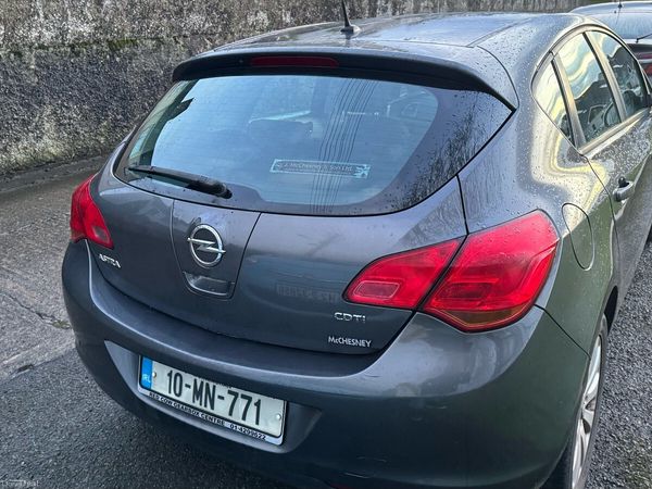 Opel Astra Hatchback, Diesel, 2010, Grey